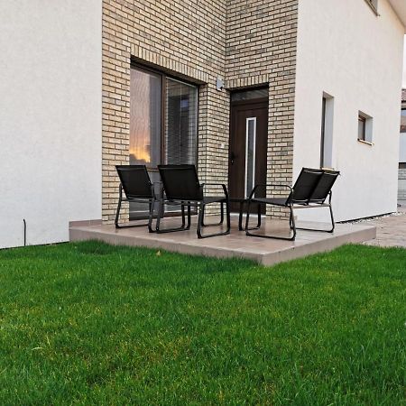 Ferienwohnung Relax And Sun Dunajská Streda Exterior foto
