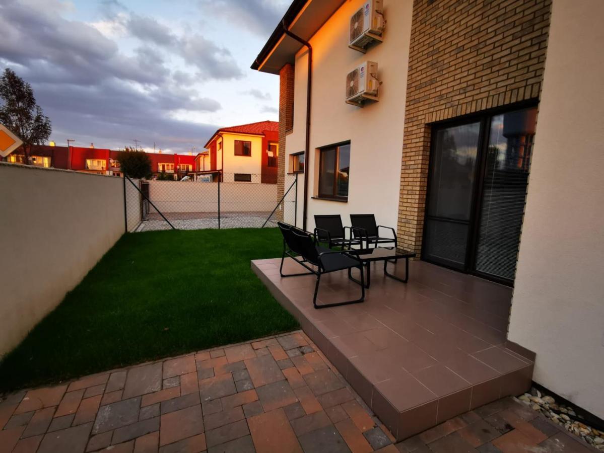 Ferienwohnung Relax And Sun Dunajská Streda Exterior foto